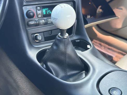 Used 1998 Chevrolet Corvette Convertible w/ Performance Handling Pkg image 22