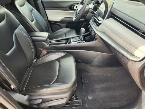 Used 2025 Jeep Compass Limited image 14