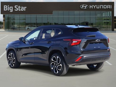 Used 2024 Chevrolet Trax RS image 3