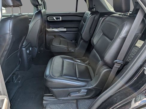 Used 2022 Ford Explorer XLT w/ Equipment Group 202A AWD/4WD image 31