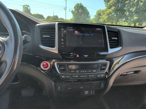 Used 2016 Honda Pilot Touring image 19