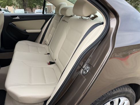 Used 2014 Volkswagen Jetta SE FWD image 18