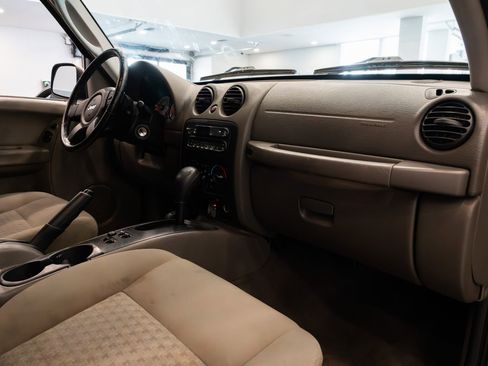 Used 2006 Jeep Liberty Sport AWD/4WD image 10
