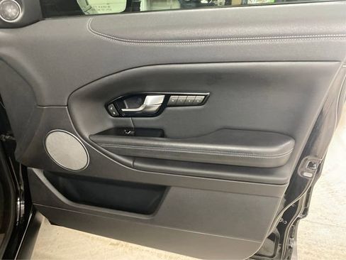 Used 2019 Land Rover Range Rover Evoque SE Premium image 22