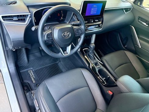 Certified 2025 Toyota Corolla Cross XLE w/ Convenience Package AWD/4WD image 9
