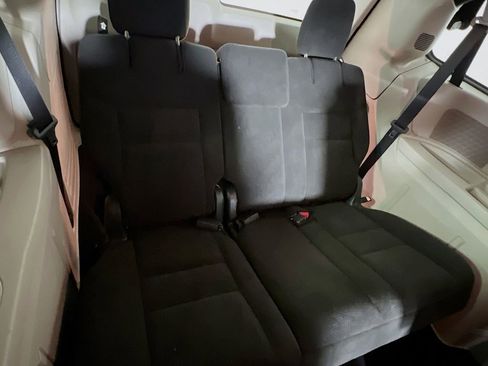 Used 2016 Dodge Grand Caravan SE image 25