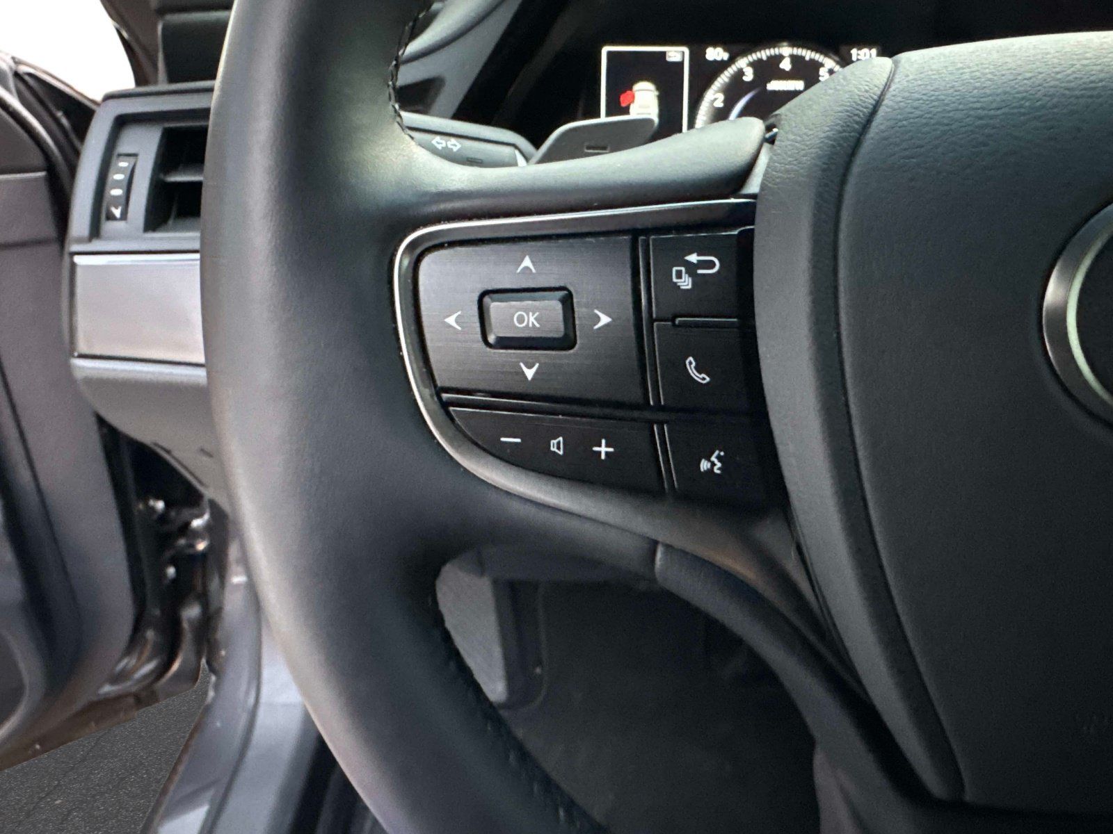 Certified 2025 Lexus ES 350 w/ Premium Package FWD image 30