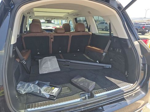 Used 2025 Mercedes-Benz GLS 450 4MATIC image 9