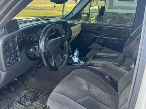 Used 2005 Chevrolet Silverado 2500 LS w/ Heavy-Duty Power Package image 8