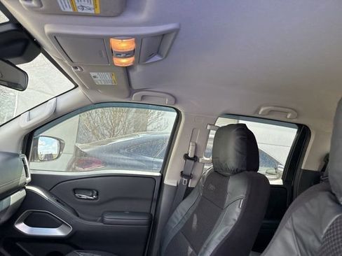 Used 2025 Nissan Frontier SV image 5