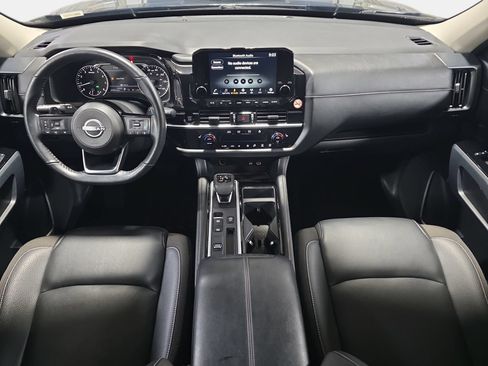 Used 2025 Nissan Pathfinder SL FWD image 9