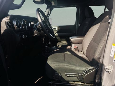 Used 2020 Jeep Gladiator Overland w/ Dual Top Group image 24