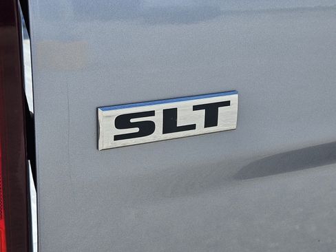Used 2021 RAM 1500 Classic SLT AWD/4WD image 16