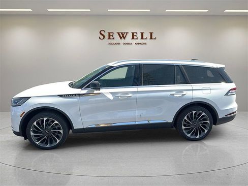 Used 2025 Lincoln Aviator Reserve w/ Equipment Group 201A image 2