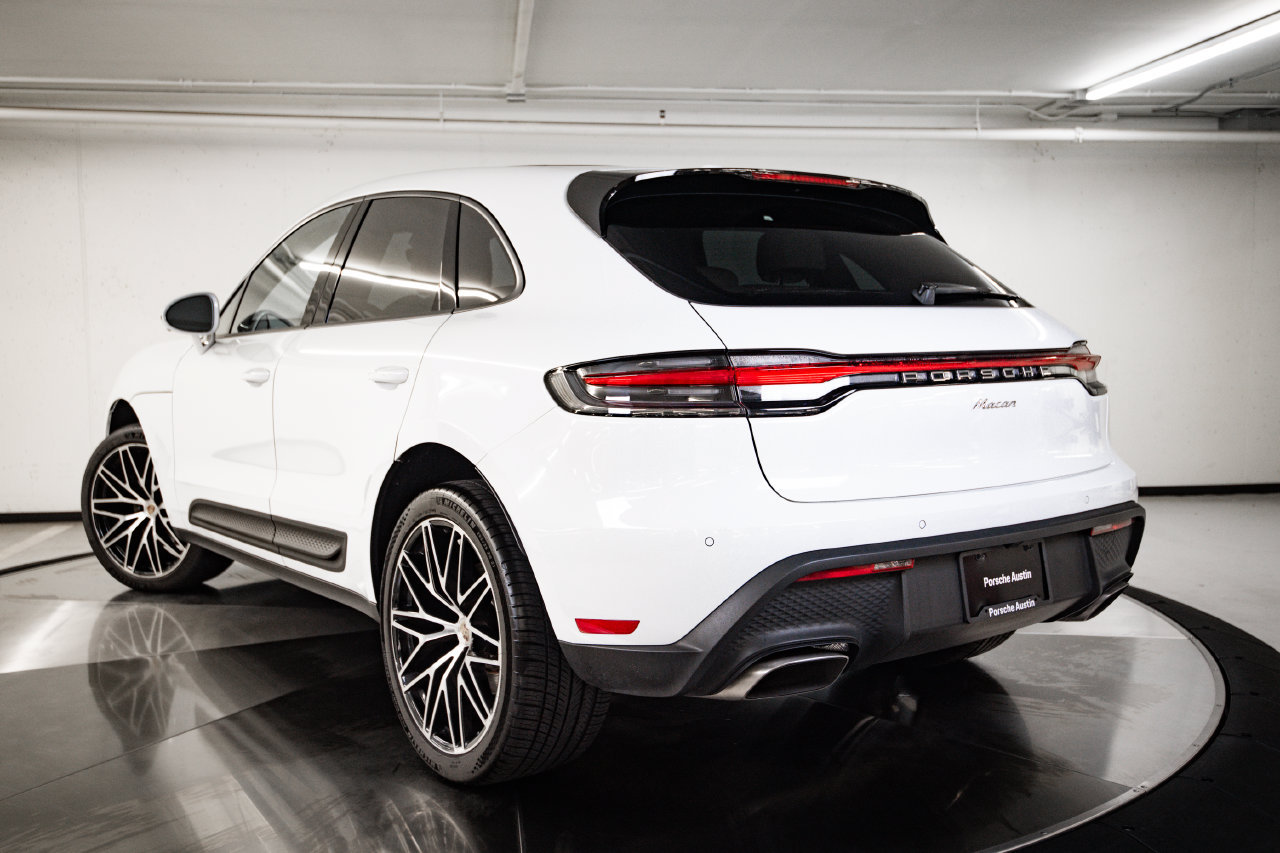Certified 2023 Porsche Macan AWD/4WD image 3