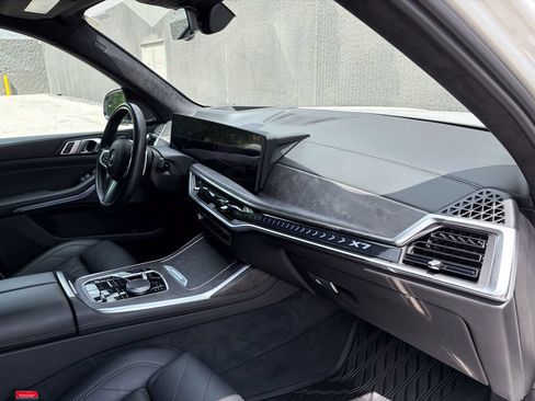 Used 2023 BMW X7 xDrive40i w/ M Sport Package AWD/4WD image 37