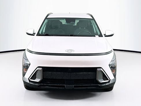Used 2025 Hyundai Kona SEL FWD image 2