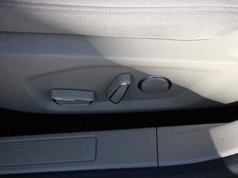 Used 2019 Ford Fusion SE FWD image 26