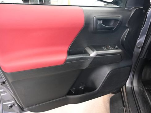 Used 2022 Toyota Tacoma SR5 AWD/4WD image 27