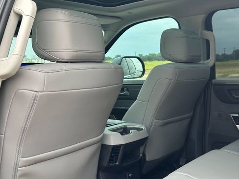 Used 2024 Toyota Tundra Limited AWD/4WD image 18