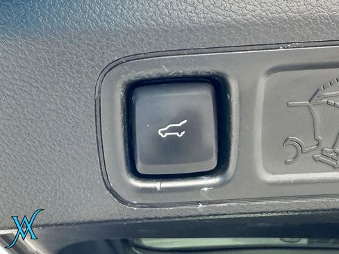 Used 2019 Ford Expedition Limited w/ Equipment Group 302A AWD/4WD image 45