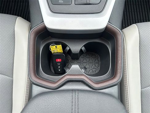 Used 2021 Toyota RAV4 Limited image 25