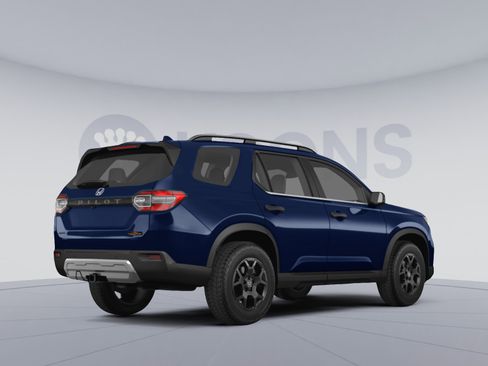 Used 2025 Honda Pilot TrailSport image 4