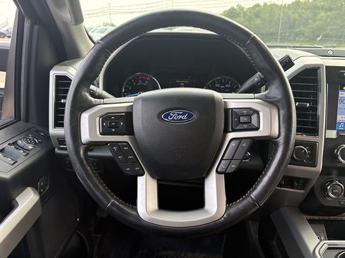 Used 2019 Ford F250 Lariat w/ Lariat Ultimate Package AWD/4WD image 24