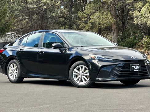 Used 2025 Toyota Camry LE FWD image 2