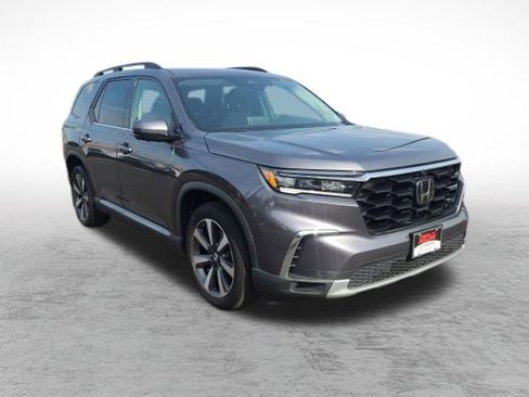 Used 2023 Honda Pilot Elite image 3