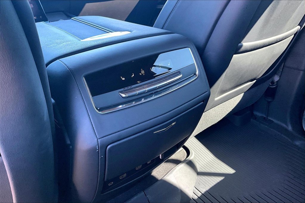 Used 2026 Cadillac Escalade Platinum Sport w/ LPO, Floor Liner Package AWD/4WD image 25