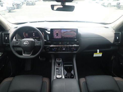 New 2026 Nissan Pathfinder Platinum AWD/4WD image 7