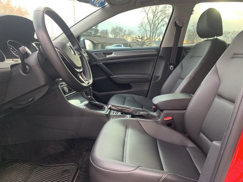 Used 2019 Volkswagen Golf Alltrack SE image 7