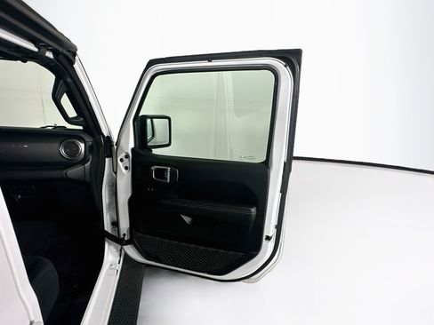 Used 2021 Jeep Wrangler Unlimited Sahara AWD/4WD image 30