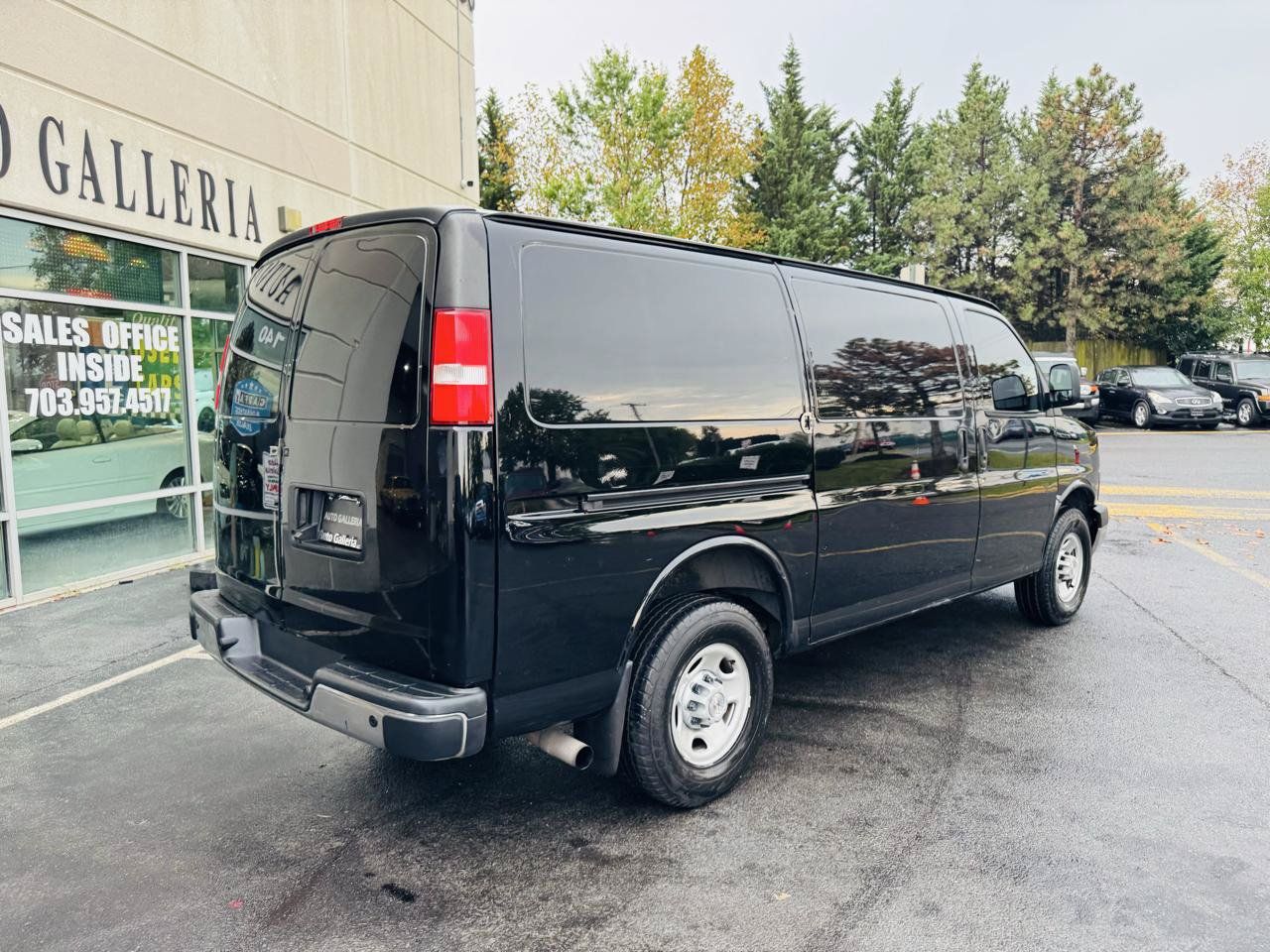 Used 2019 Chevrolet Express 2500 w/ Driver Convenience Package RWD image 6