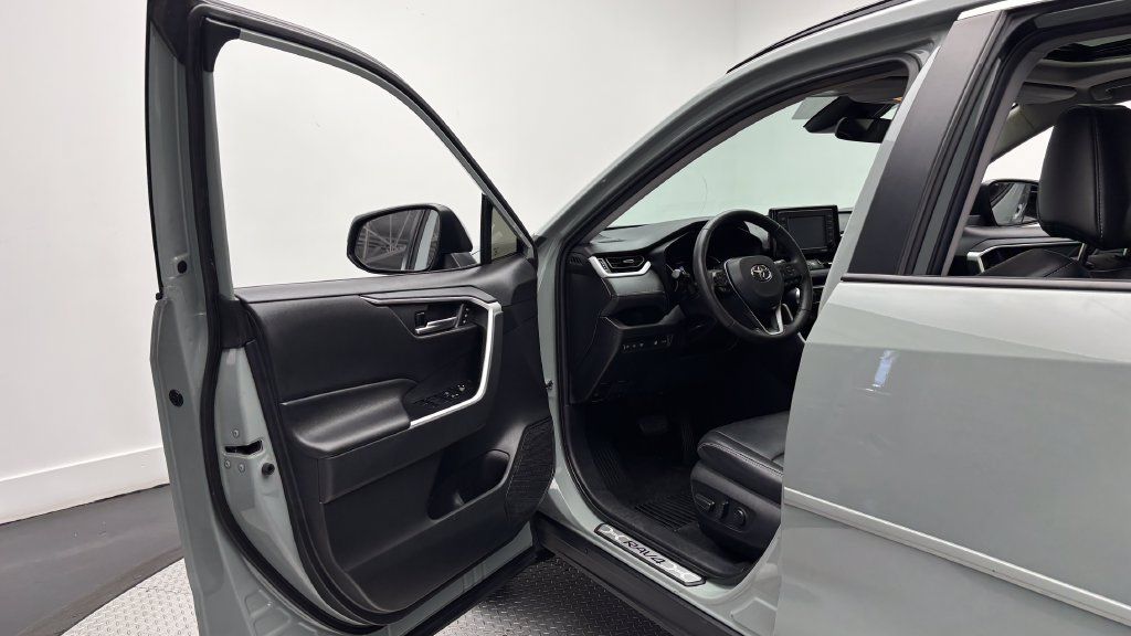 Used 2021 Toyota RAV4 XLE Premium AWD/4WD image 16