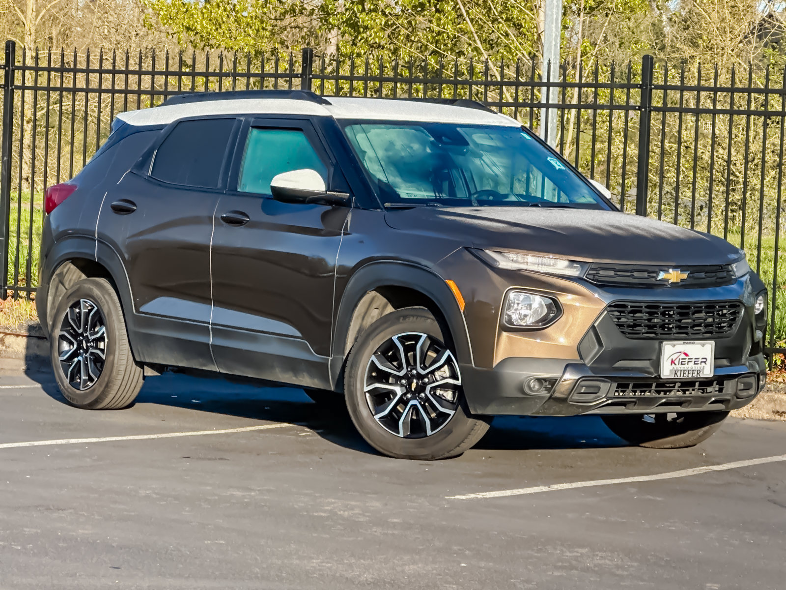 Used 2021 Chevrolet TrailBlazer ACTIV w/ Technology Package AWD/4WD image 2