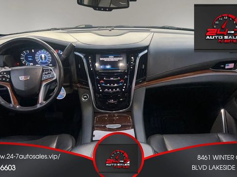 Used 2019 Cadillac Escalade ESV 2WD image 55
