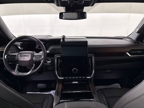 Used 2025 GMC Yukon XL Denali w/ Sun & Power Step Package image 24