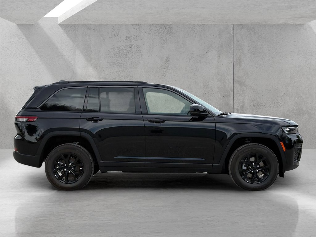 New 2026 Jeep Grand Cherokee Altitude RWD image 4