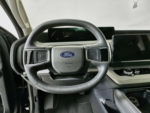 Used 2025 Ford Expedition Max Active RWD image 12