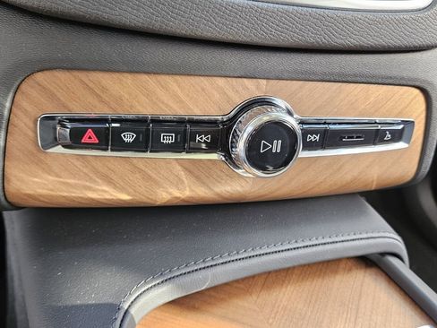 New 2025 Volvo XC90 T8 Plus w/ Protection Package Premier AWD/4WD image 32