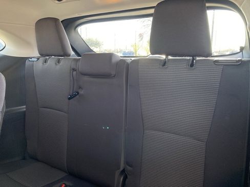 Certified 2022 Toyota Highlander L image 10