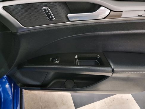 Used 2017 Ford Fusion SE w/ Fusion SE Technology Package image 24