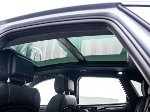 Certified 2026 Porsche Macan AWD/4WD image 18