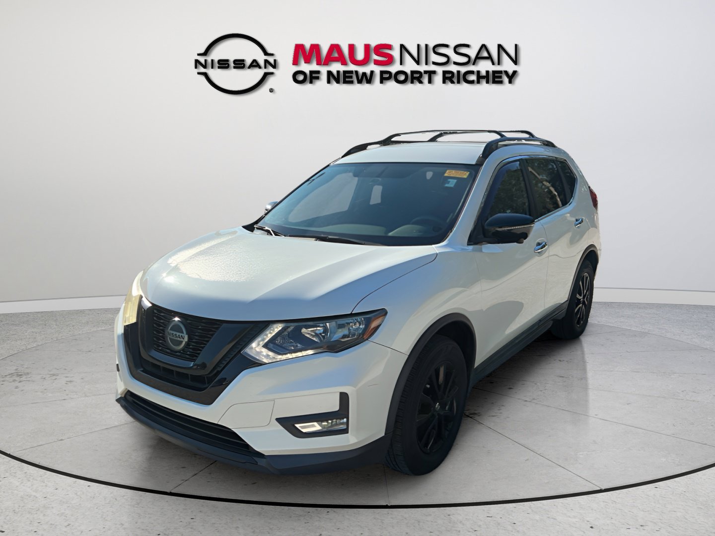 Used 2018 Nissan Rogue SV w/ Premium Package FWD image 4