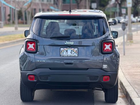 Used 2023 Jeep Renegade Latitude AWD/4WD image 4