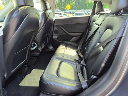 Used 2021 Tesla Model Y Long Range AWD/4WD image 17