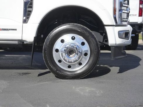 Certified 2024 Ford F450 Platinum w/ FX4 Off-Road Package AWD/4WD image 4