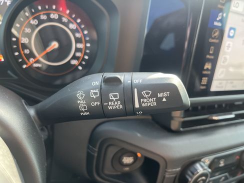 Used 2025 Jeep Wrangler Unlimited Rubicon AWD/4WD image 22